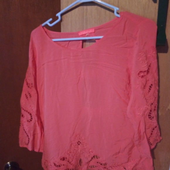 Top - Picture 2 of 2